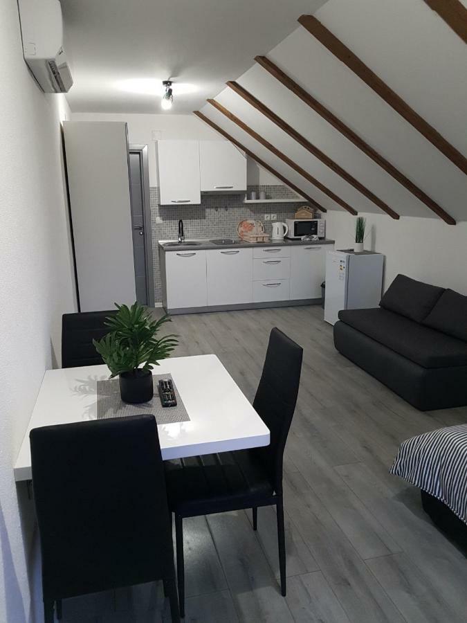 Studio Apartmani Patricia Smoljanac Esterno foto