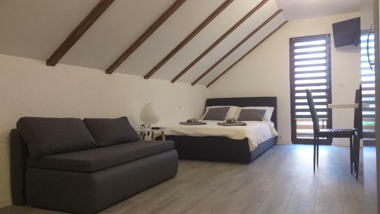 Studio Apartmani Patricia Smoljanac Esterno foto