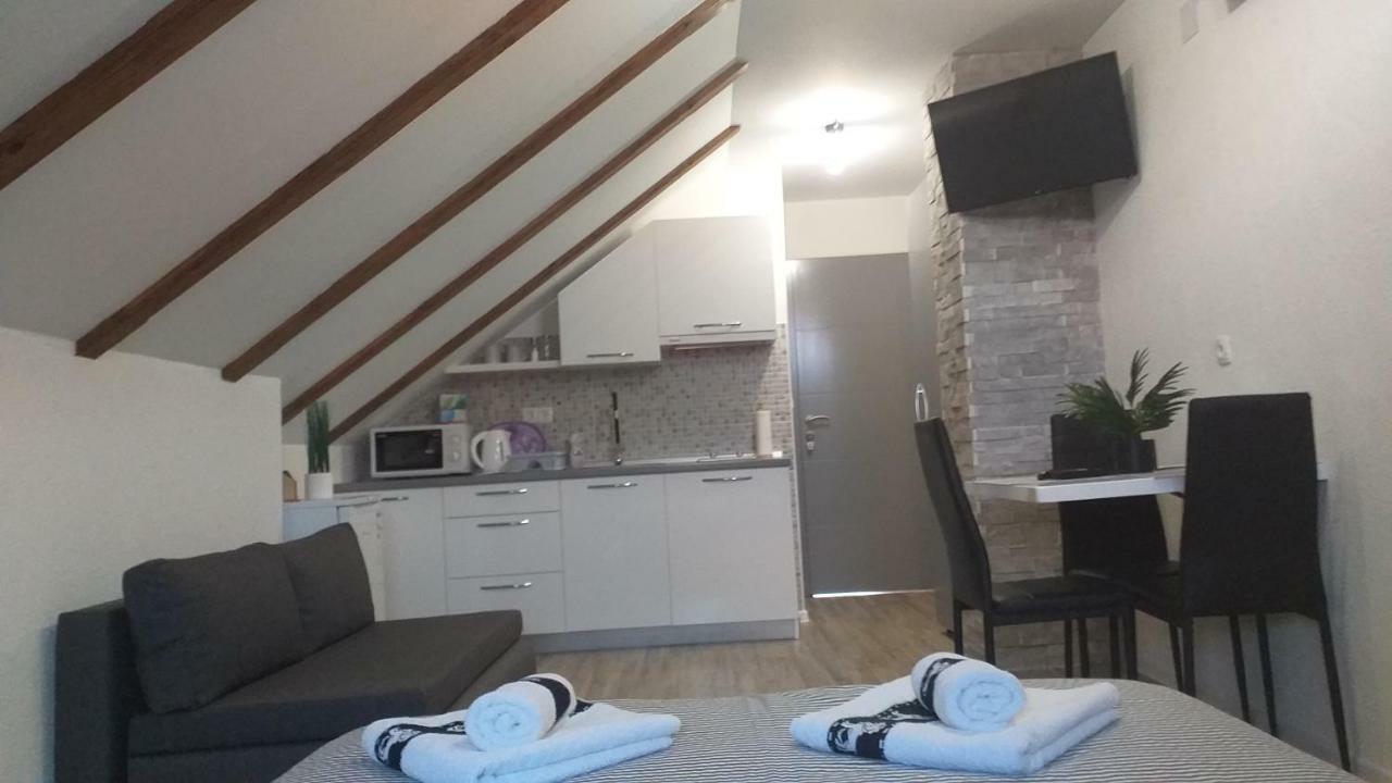 Studio Apartmani Patricia Smoljanac Esterno foto